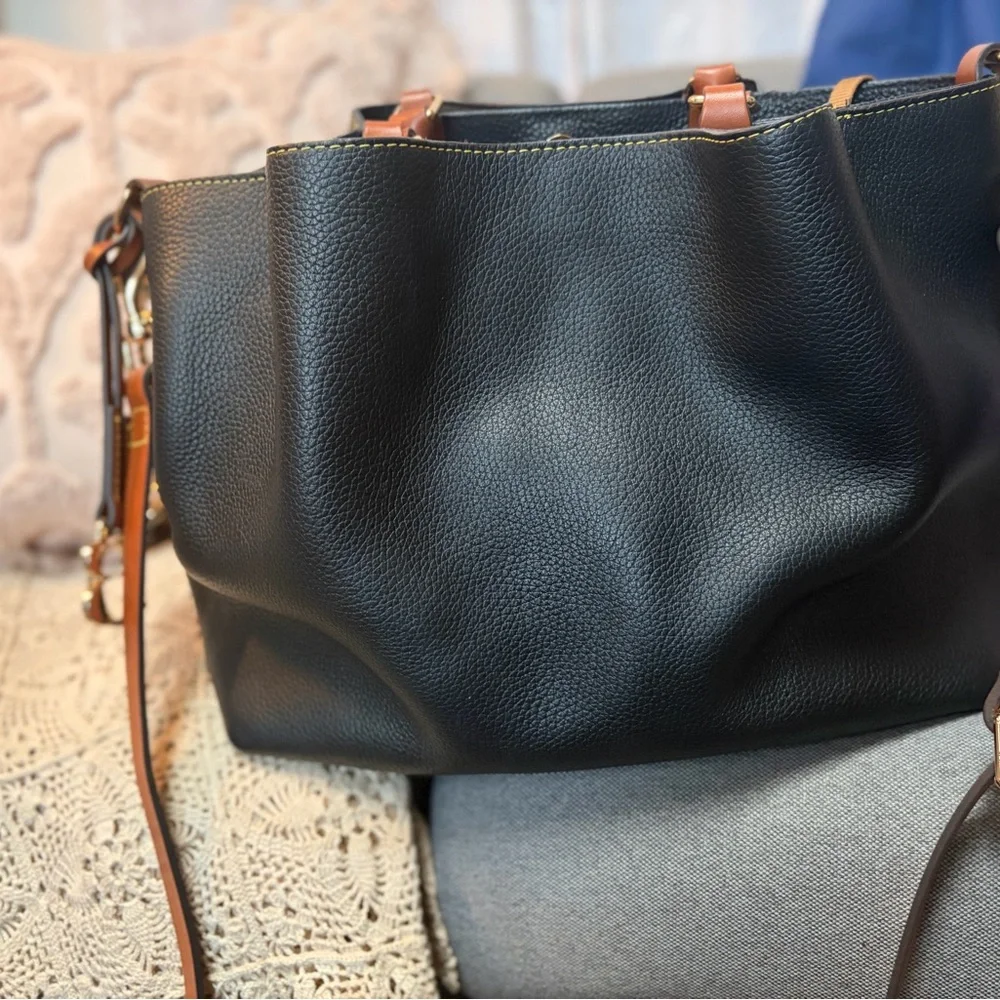 Dooney & Bourke NWOT Black Large Barlow Tote - Picture 6 of 9